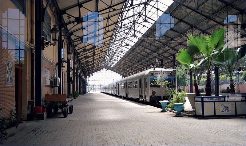 Suburban train in Alger