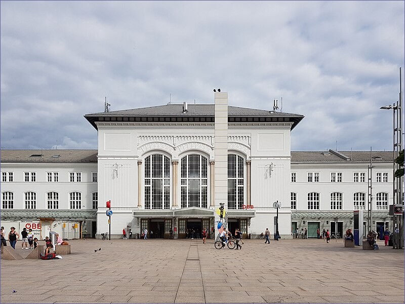 Salzburg Hbf train station