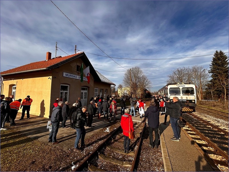 Lendava train