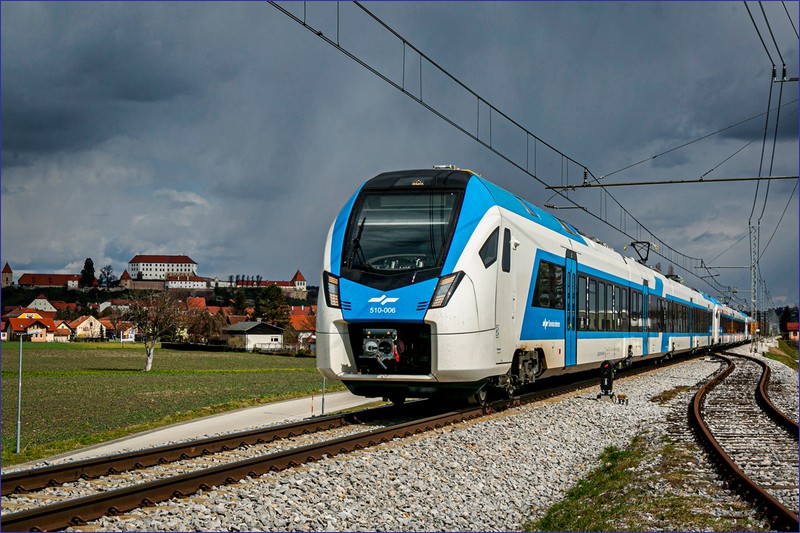 Train from Ljubljana to Villach train